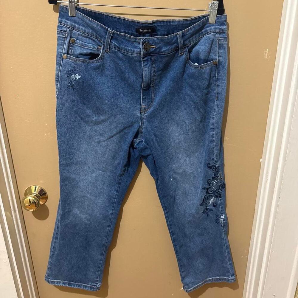 Blue denim capri jeans